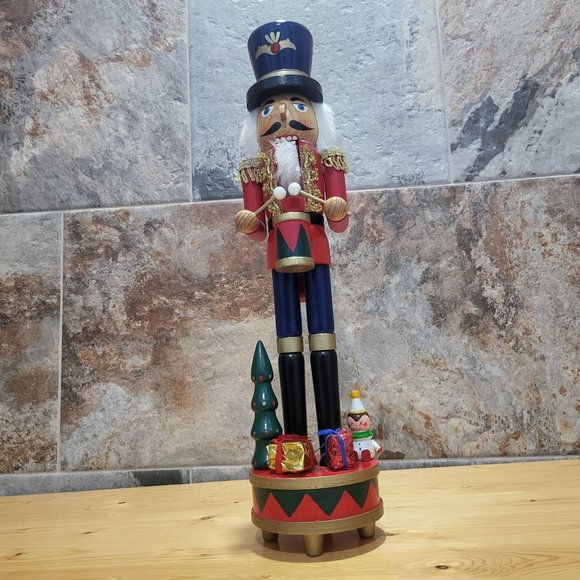 Wooden Nutcracker Drummer on Pedistool Gifts Tree Blue Red - Picture 8 of 13